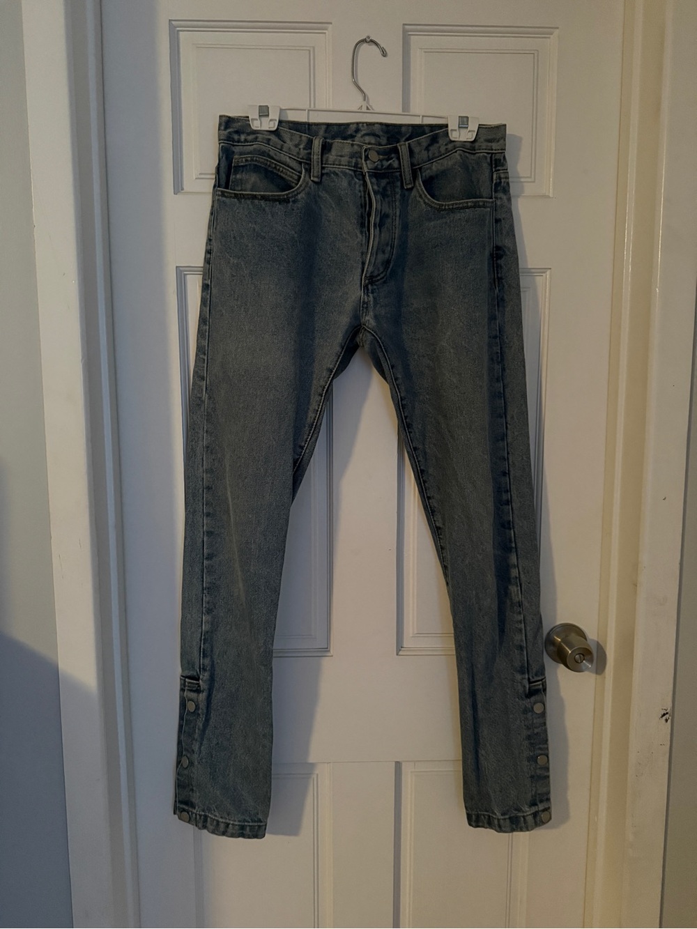 Mnml Men's Classic slim Jeans in Faded Blue with snap button ankle accent